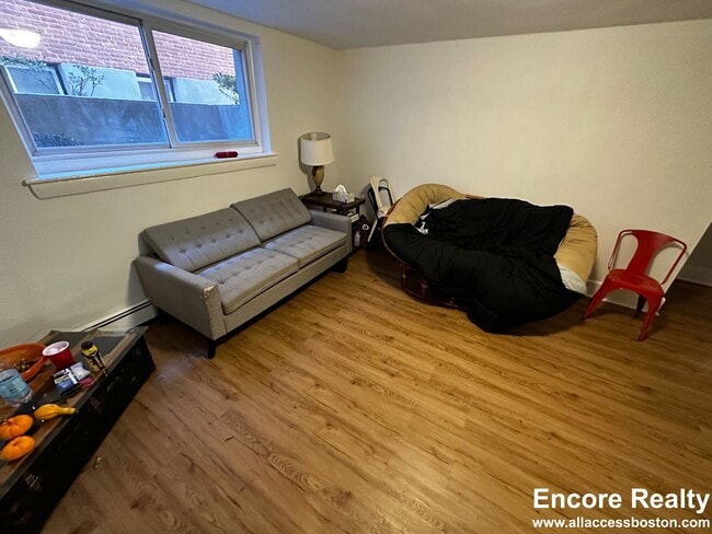 Building Photo - 63 Selkirk Rd