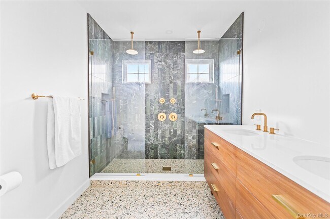 Building Photo - 21 N Howells Point Rd