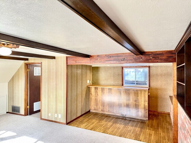 Building Photo - Three Bedroom Tri-Level Home in Garden Ranch