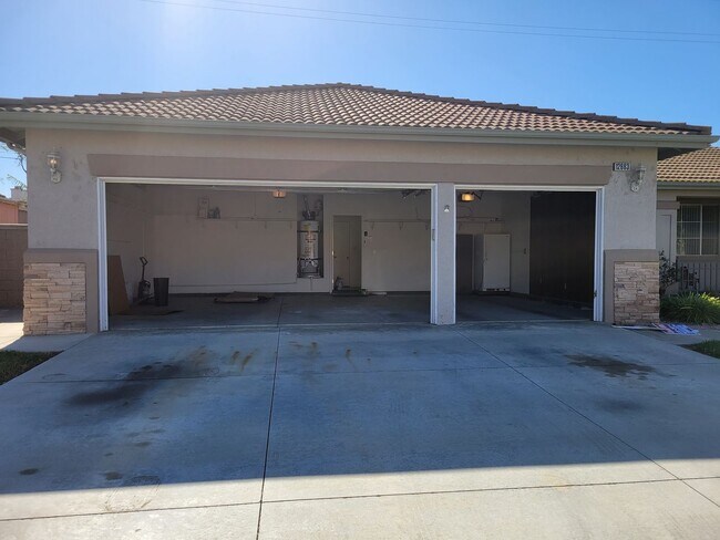 Building Photo - Lovely 4 Bedroom 2.5 Bathroom In Eastvale - Call Today