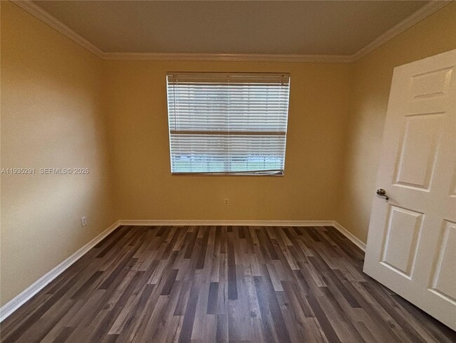 Building Photo - 9053 Plymouth Pl