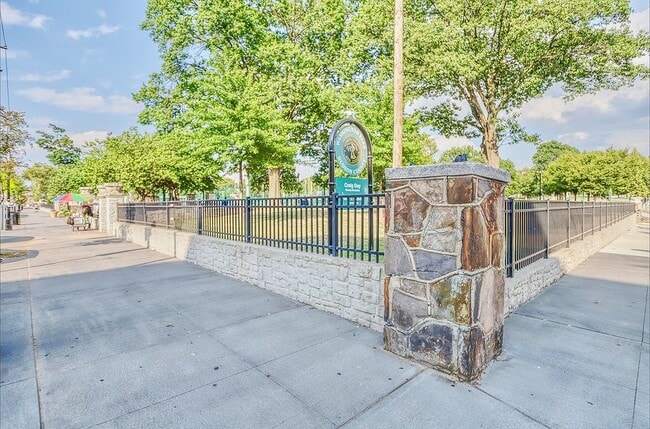 Building Photo - 502 Central Ave