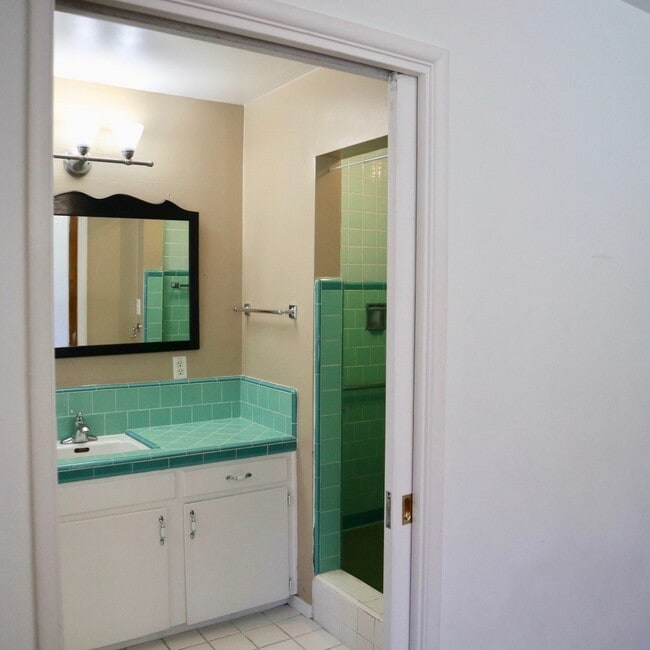 Building Photo - Available August 2026- 5 Bedroom with a POOL - on MARY LANE