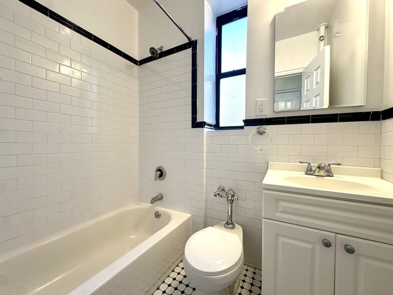 Building Photo - 615 W 172nd St