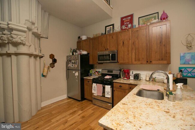 Building Photo - 2701 W Girard Ave