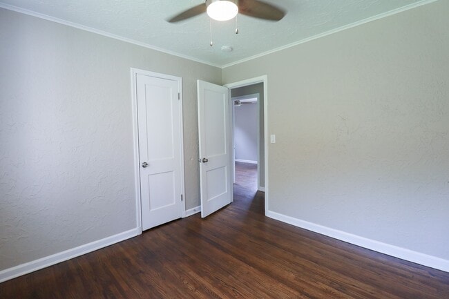 Building Photo - Step into this beautifully updated, move-i...