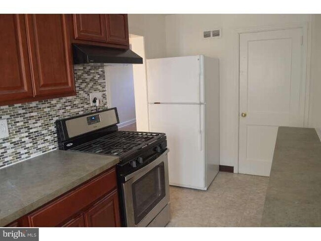 Building Photo - 1401 N Lincoln St