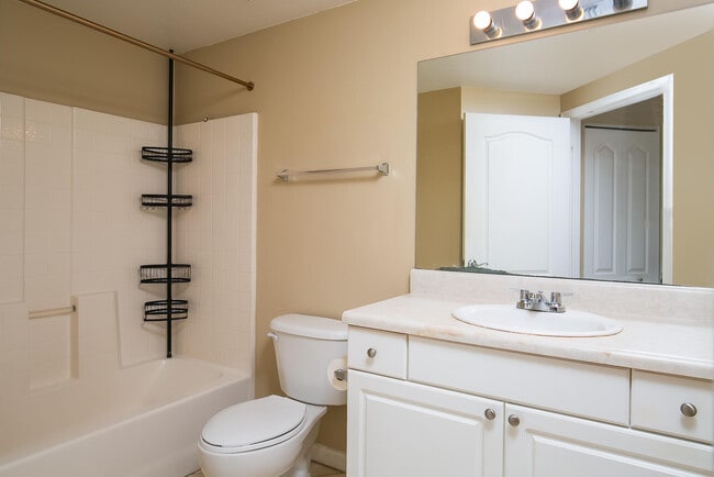 Building Photo - 5060 Fairways Cir