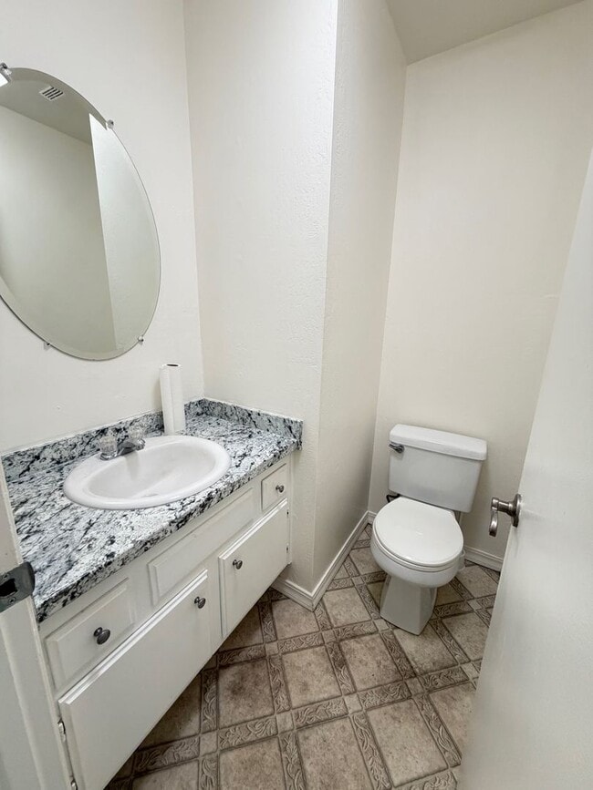 Building Photo - Convenient 2 Bedroom Condo in Bennett Valley