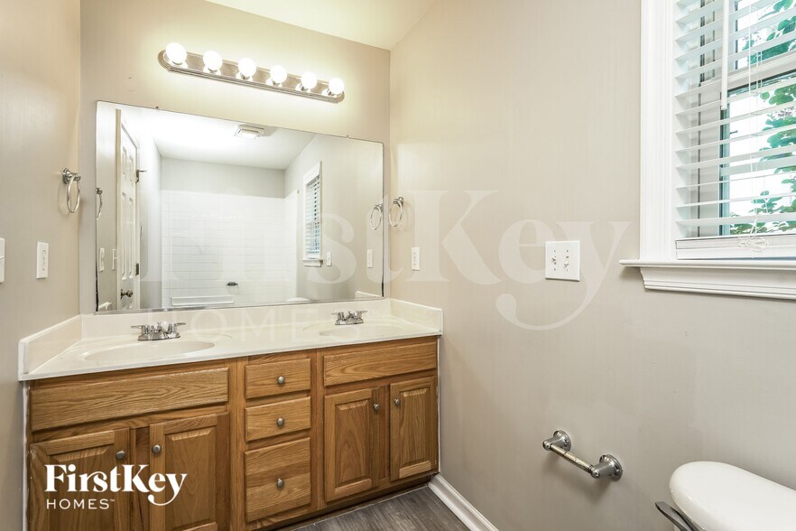 Building Photo - 6107 Black Willow Dr