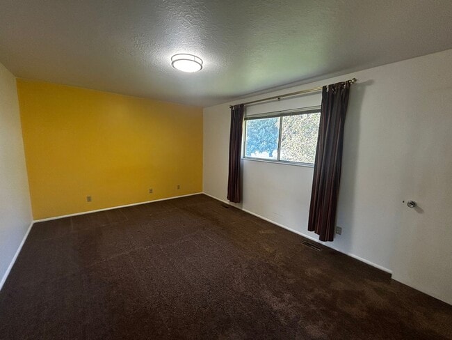 Building Photo - Price Reduced! Beautiful Home With Great S...