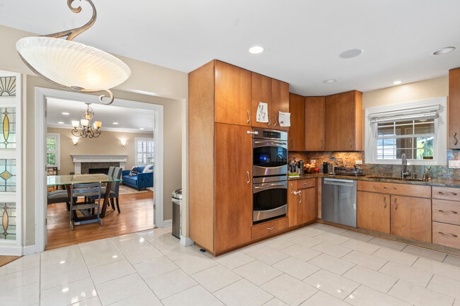 Building Photo - 641 Silver Rock Ln