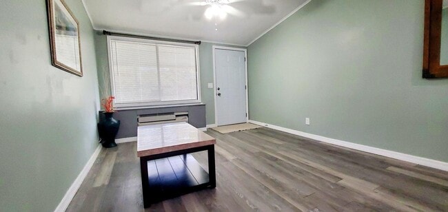 Building Photo - 530 7th Pl