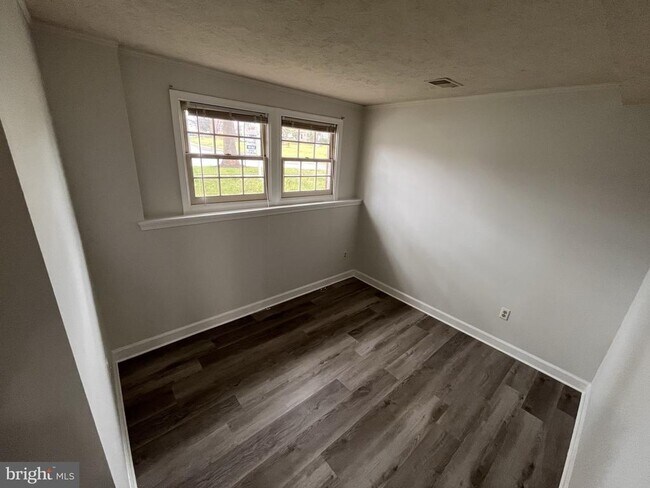 Building Photo - 3762 Farmland Dr