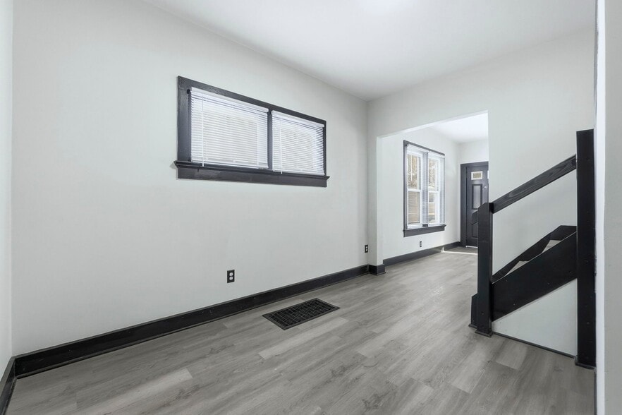 Building Photo - 2406 Miner St