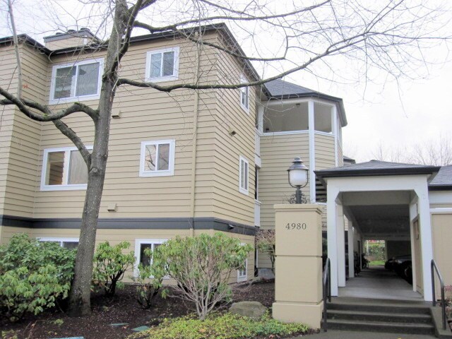 Building Photo - 4980 S Landing Dr