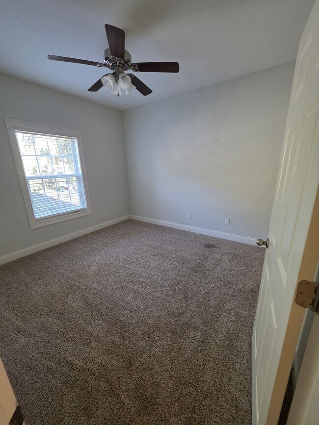 Building Photo - Oakview