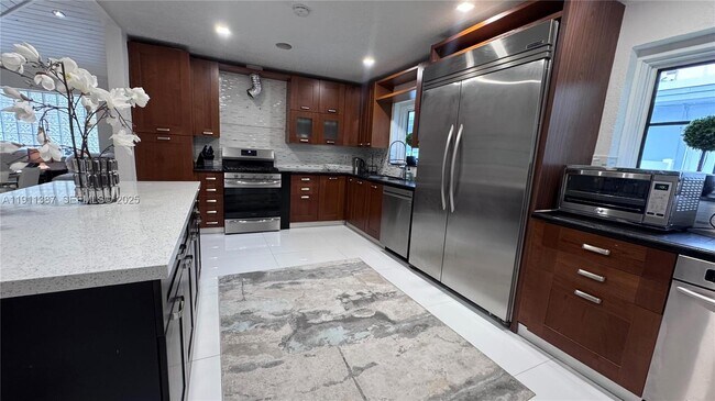 Building Photo - 1332 Van Buren St