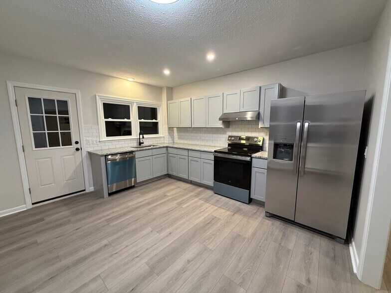 Building Photo - 735 Stafford Rd