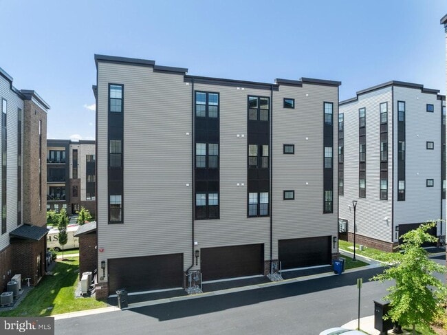 Building Photo - 43442 Croson Ln