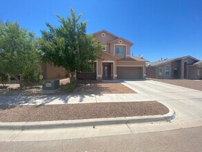 Building Photo - East El Paso LARGE 4 bed Refrig A/C!