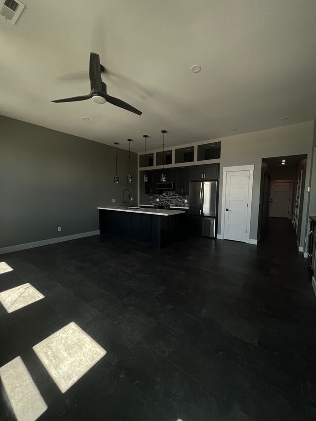 Building Photo - Newly Renovated Condo in Uptown Butte