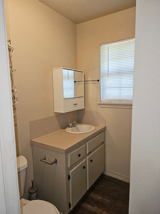 Building Photo - 1243 Charles Dr