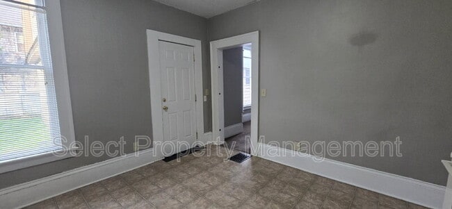 Building Photo - 926 Columbia Ave