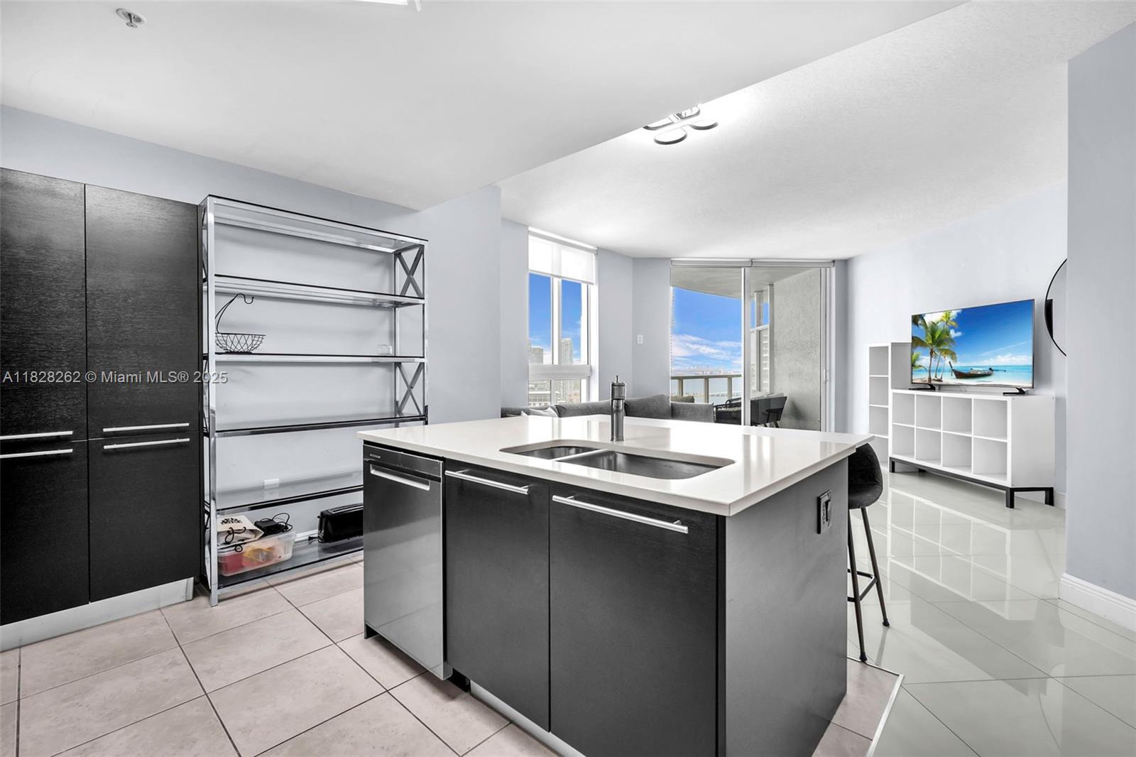 Kitchen - 1900 N Bayshore Dr