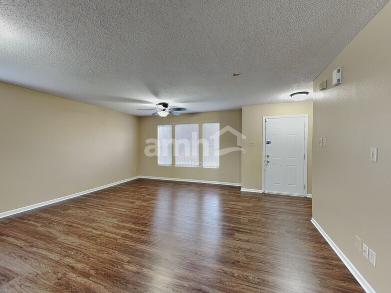 Building Photo - 6904 Eagle Crossing Blvd