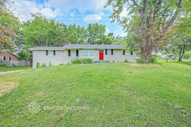 Building Photo - 562 Whispering Hills Dr