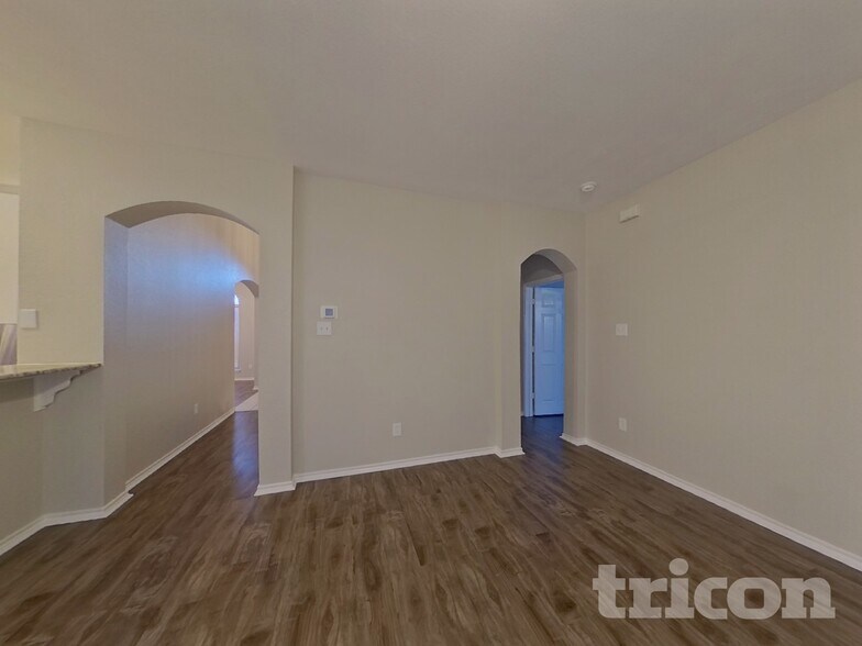 Building Photo - 6356 Ferncreek Ln