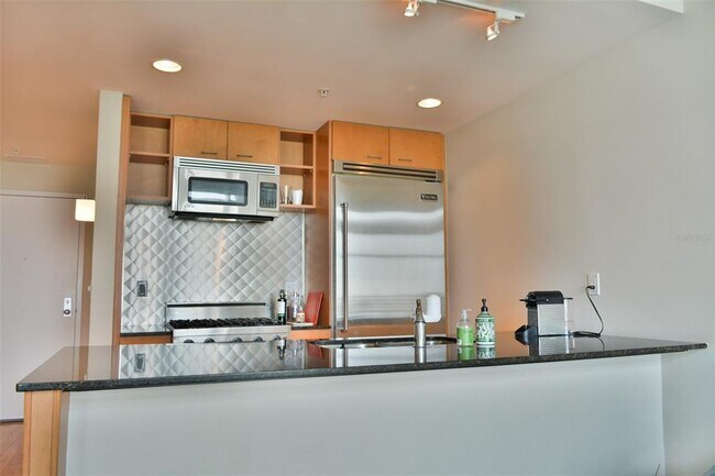 Building Photo - 1120 E Kennedy Blvd