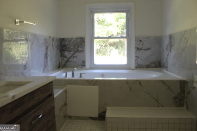 Building Photo - 1060 Cypress Dr