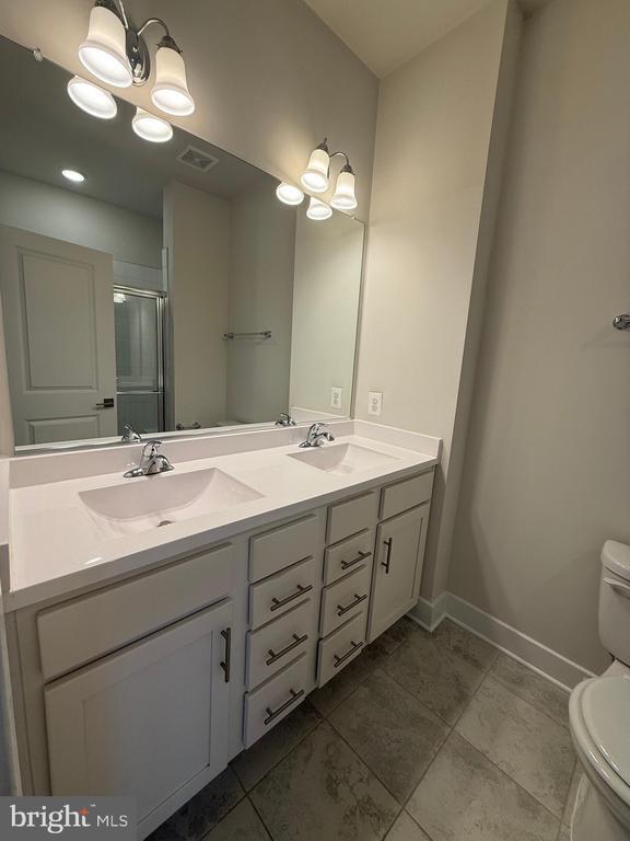 Building Photo - 253 Armenian Oak Dr