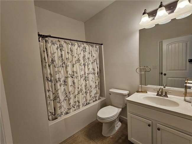 Building Photo - 650 Sunset Park Dr