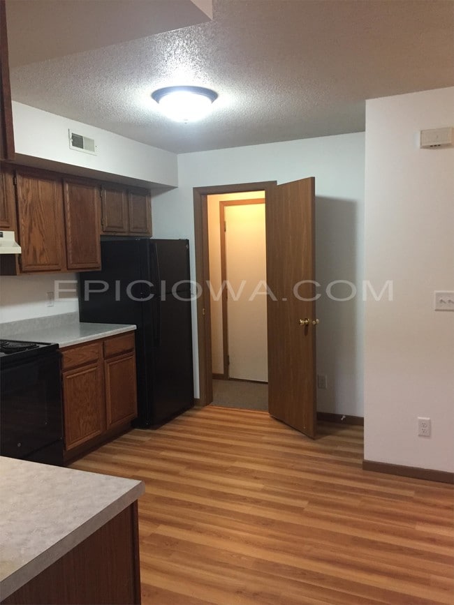Building Photo - 1320 Daleview Dr