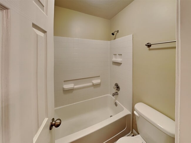 Building Photo - 3930 Hawthorn Glen Ct