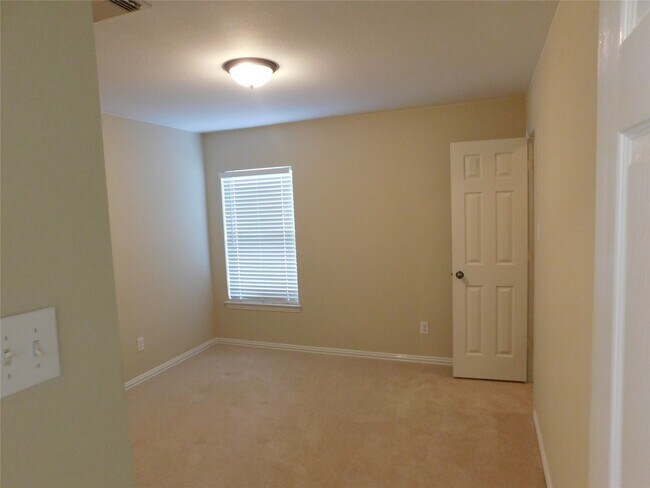 Building Photo - 5527 Baron Ridge Ln