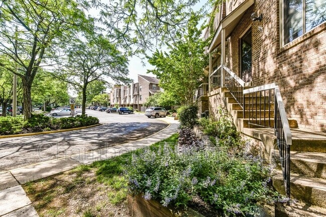 Building Photo - 1774 Dogwood Dr