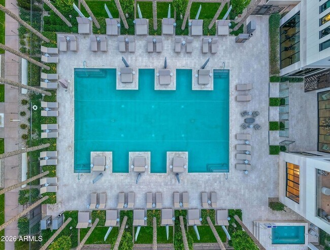 Building Photo - 6587 N Palmeraie Blvd