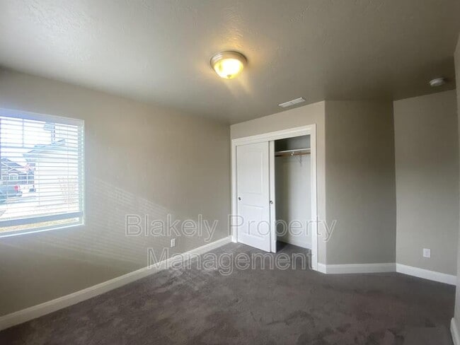 Building Photo - 1476 W Soldotna Dr