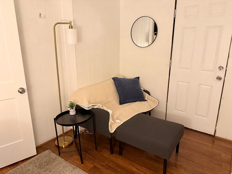 Building Photo - 1924 Macklind Ave