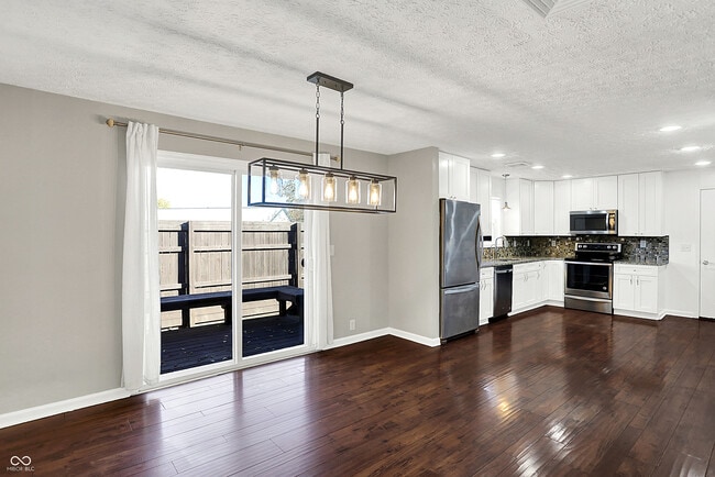 Building Photo - 301 W Pierce St