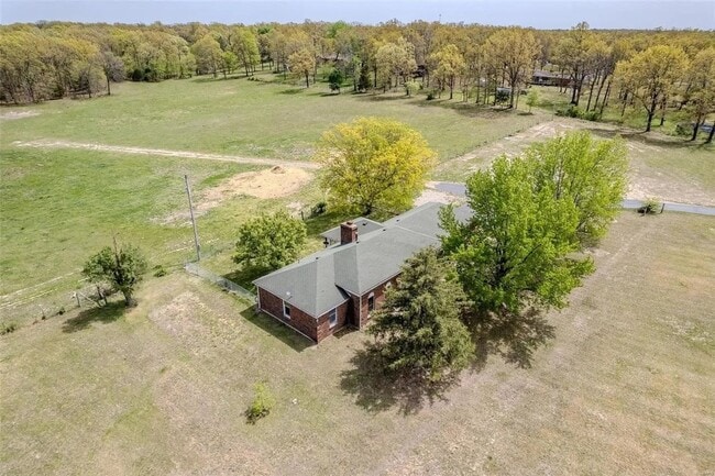 Building Photo - 3 Bedroom 2 Bathroom Home & 21 Acre Lot for rent.