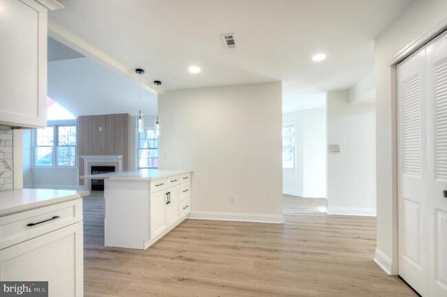 Building Photo - 1326 Chanticleer