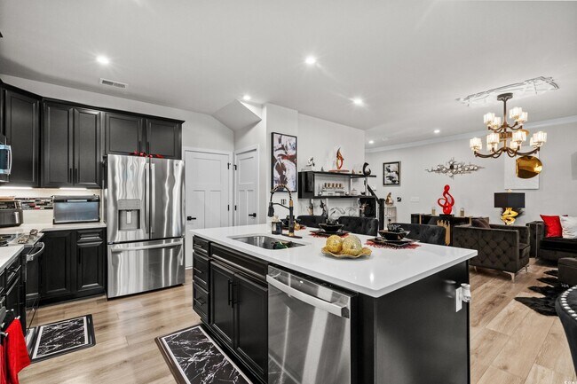 Building Photo - 324 Golan Cir
