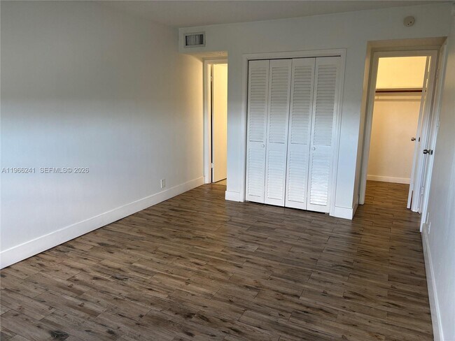 Building Photo - 1701 Washington St