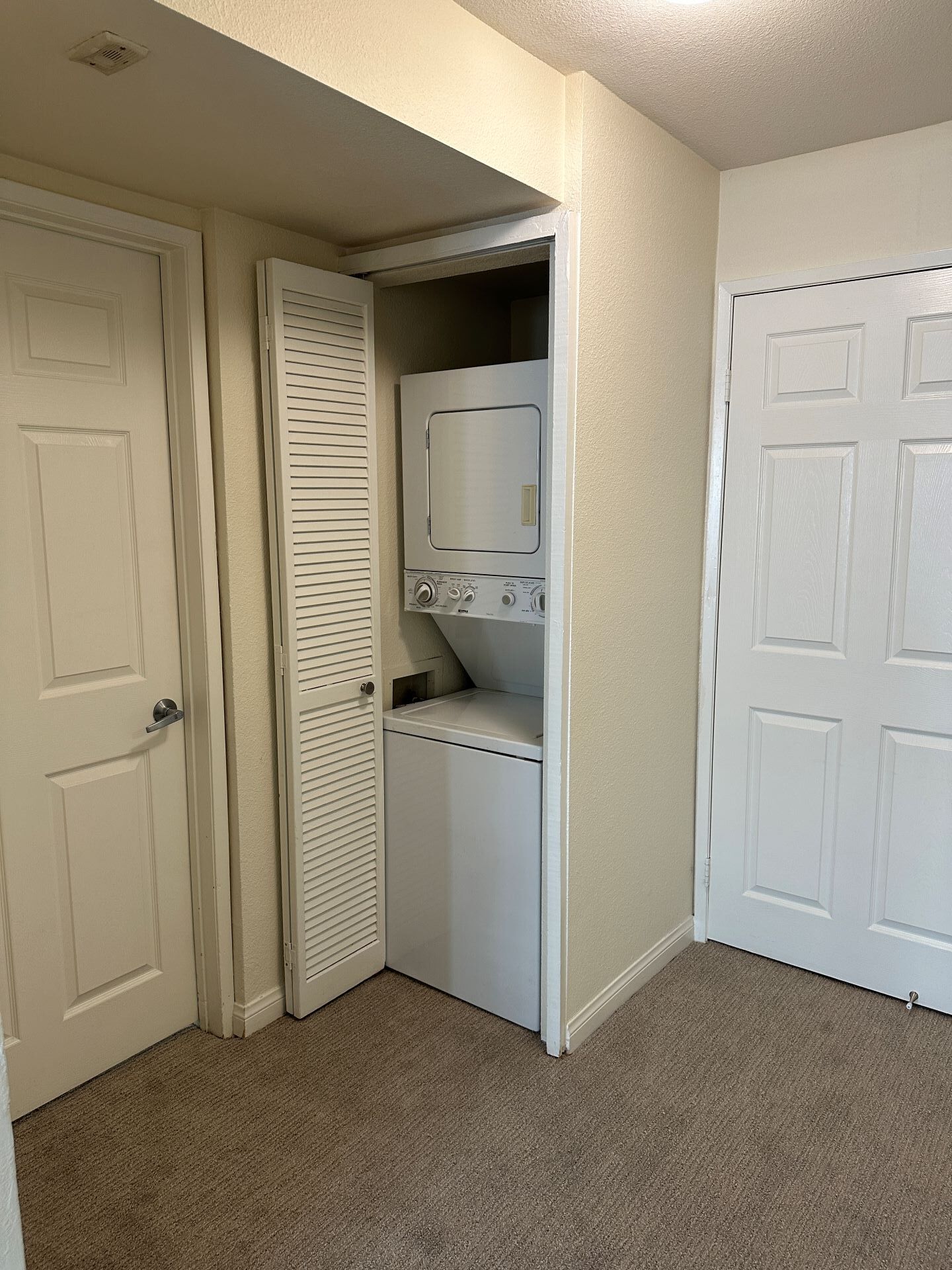 Washer Dryer - 5540 Owensmouth Ave