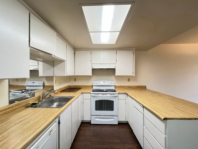 Building Photo - $500 MOVE IN SPECIAL!!!! 3 BEDROOM HOME IN PLEASANTON, CA!!!